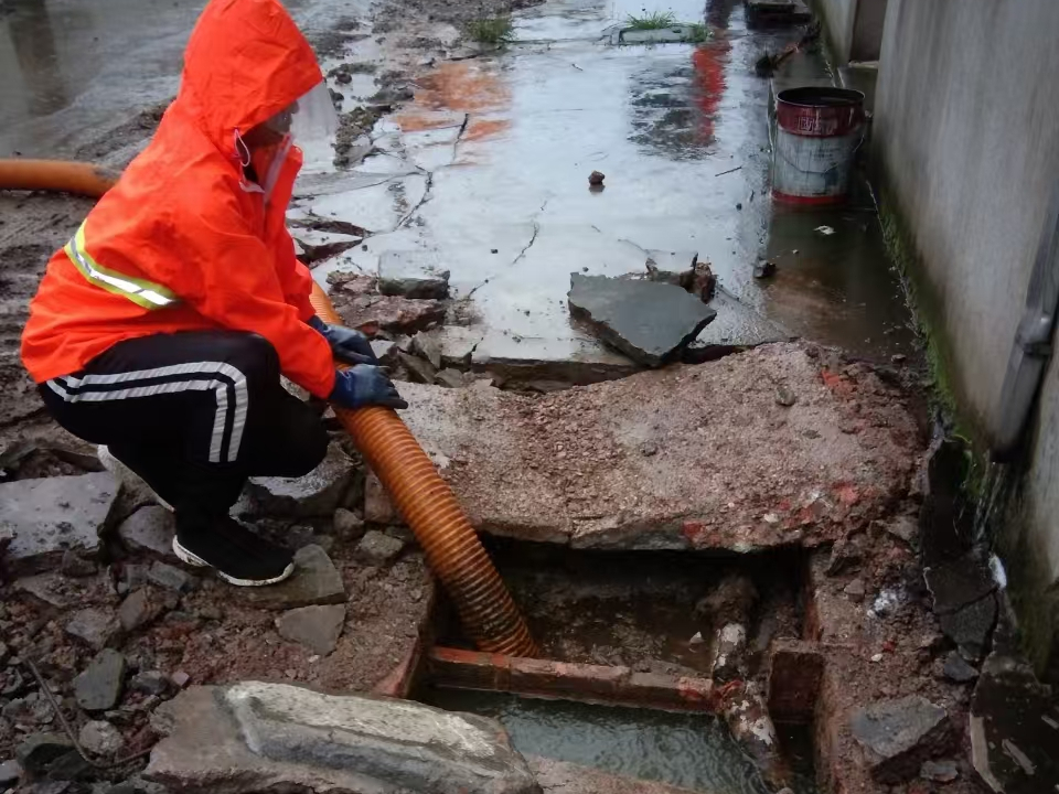 东营专业清理污水池 炜誉市政以规范流程守护城市 “肠道”