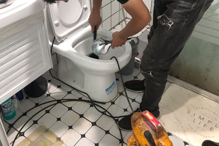 东营马桶堵塞自己疏通还是找师傅？专业上门服务让你省时更省心